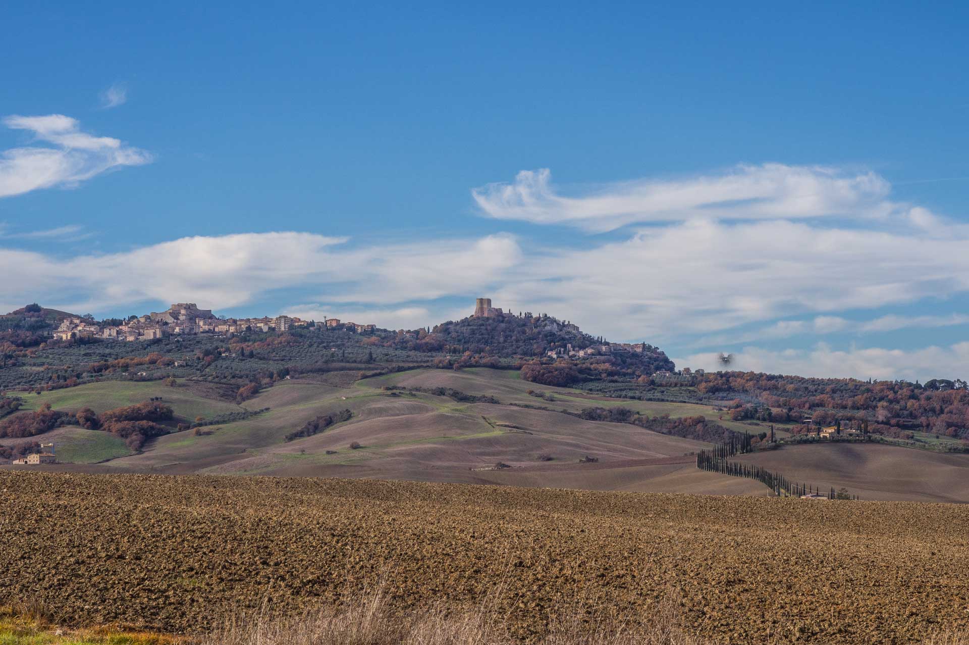 Castello su una collina nella Val d’Orcia